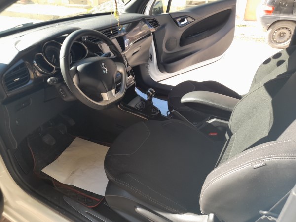 Citroen DS 3 avec rétroviseurs électriques