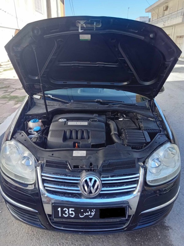 Volkswagen Jetta avec rétroviseurs électriques