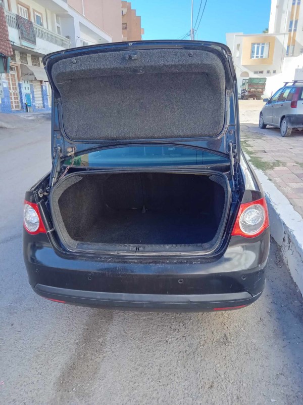 Volkswagen Jetta avec vitres électriques