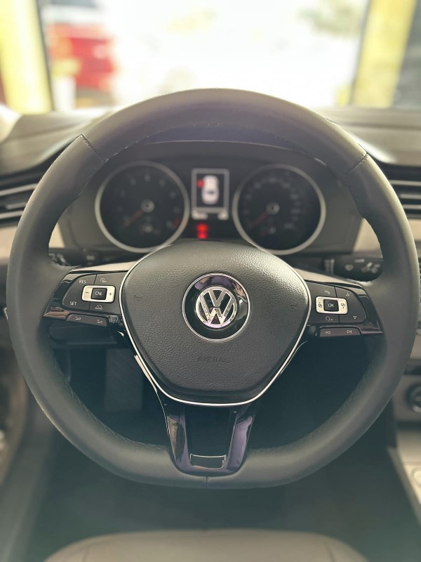 Volkswagen Passat avec vitres électriques