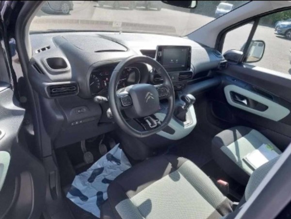 Citroen Berlingo avec rétroviseurs électriques