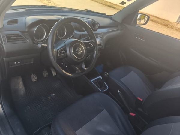 Suzuki Swift avec rétroviseurs électriques