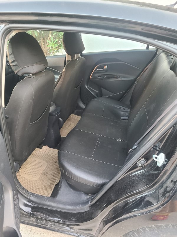 Kia Rio avec vitres électriques