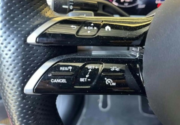 Mercedes-Benz 300CE avec Bluetooth